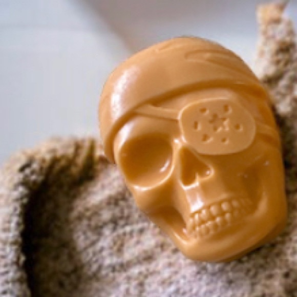 One (1) Handcrafted Halloween Goats Milk Soap Pumpkin Vanilla - Picture 4 of 6